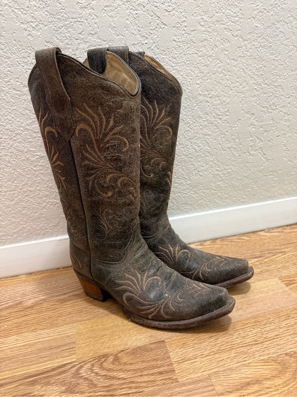Circle G Distressed Brown Embroidered Women's Western Boots